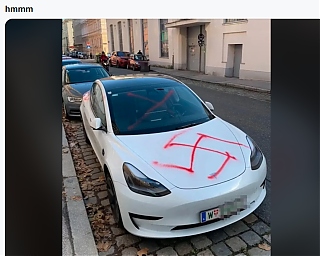 ELON_NAZI_MOBILE_876~2.png