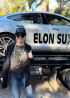 elon_sux_badly_~2.png